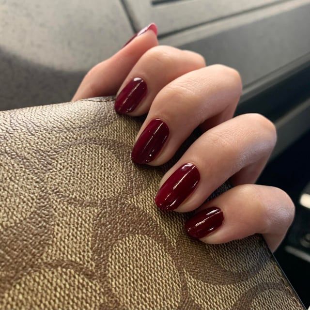 Deep Burgundy Shimmer Glossy Short Oval Deep Burgundy Shimmer Glossy Short Oval β Short Winter Oval Nails