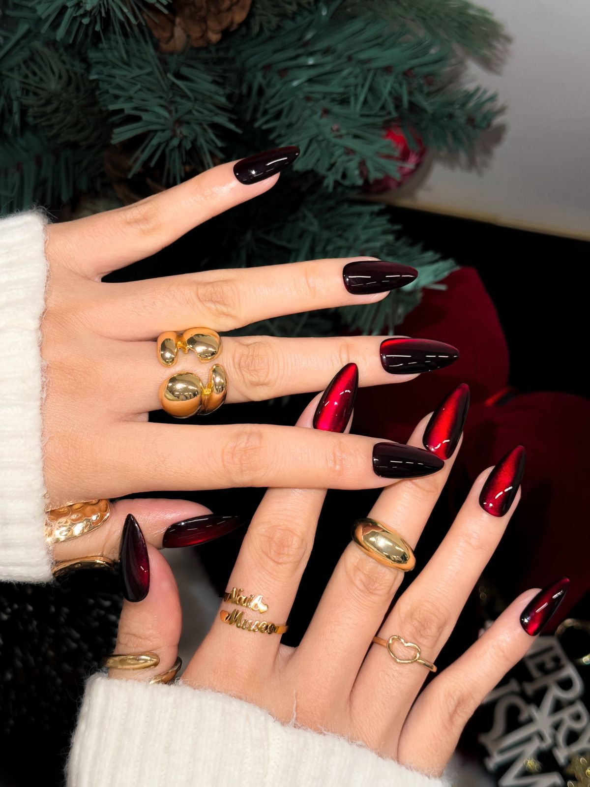 Red to Black Gradient Cat-Eye Stilettos Red to Black Gradient Cat-Eye Stilettos β Medium Christmas Nails 2026