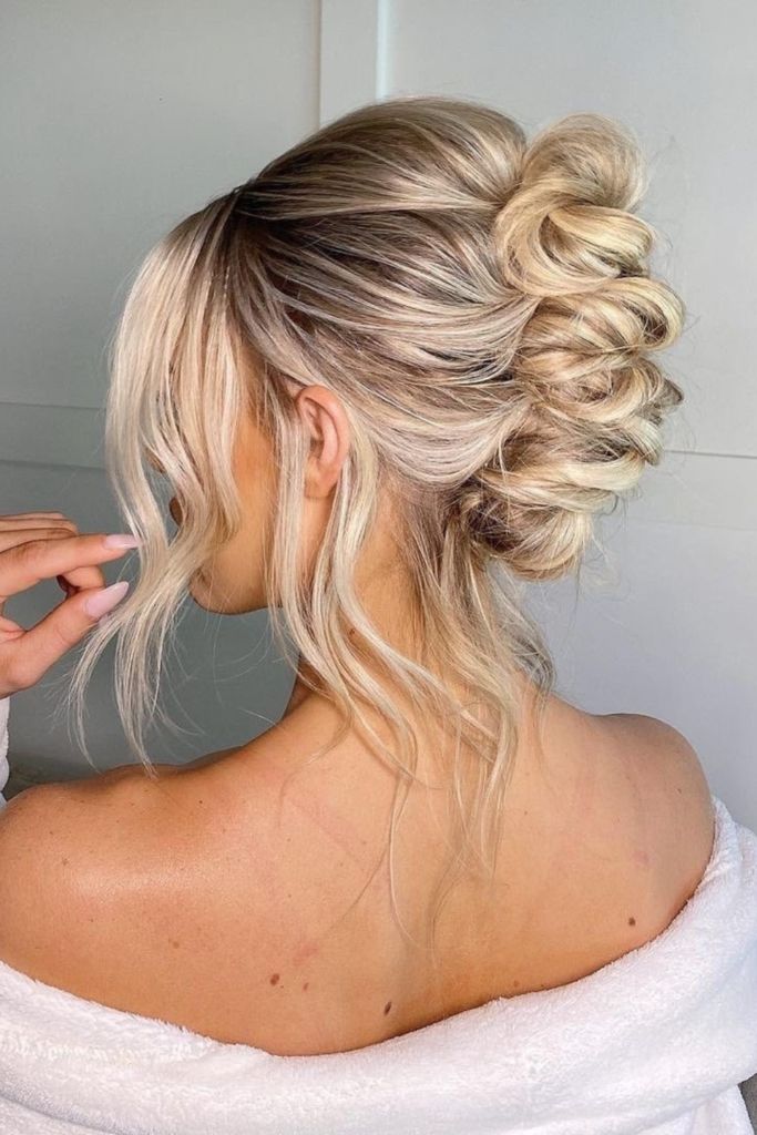 Platinum Blonde Messy Bun With Loose Curls Platinum Blonde Messy Bun With Loose Curls β Winter Bun Hairstyles