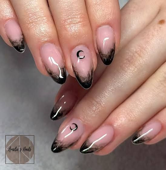 Visual Idea — Winter Black Nails