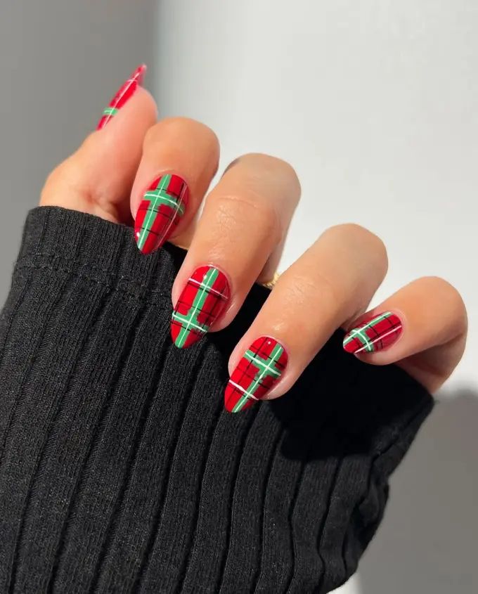 Classic Red Green Plaid Almond Nails Classic Red Green Plaid Almond Nails β Simple Short Christmas Nails 2026