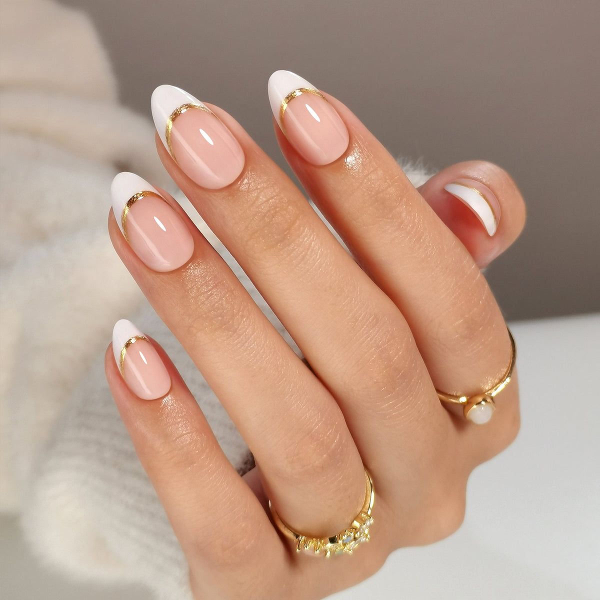 Short Square Beige with Gold Snowflake Short Square Beige with Gold Snowflake β Winter Wedding Guest Nails