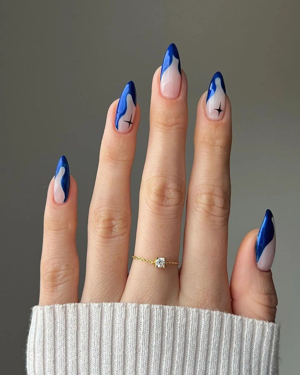 Glossy Visual Idea Glossy Visual Idea โ Winter Blue Nails