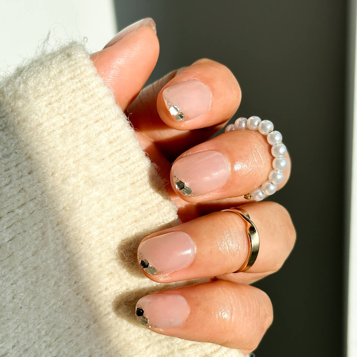 Sheer Pink Glitter Cuticle Accent Nails Sheer Pink Glitter Cuticle Accent Nails β Short Winter Gel Nails