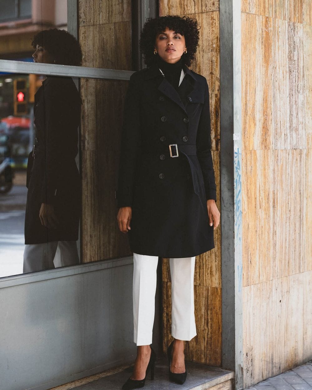 Fitted Black Trench Coat for Sharp Business Casual Fitted Black Trench Coat for Sharp Business Casual β Black Coat Outfits