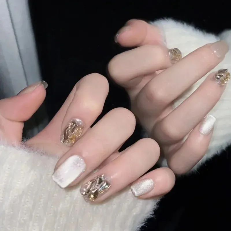 Visual Idea β Blurred Background Winter Champagne Nails