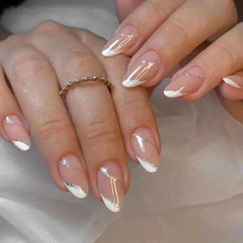 Elegant Festive Visual Idea Elegant Festive Visual Idea โ Winter Almond Nails