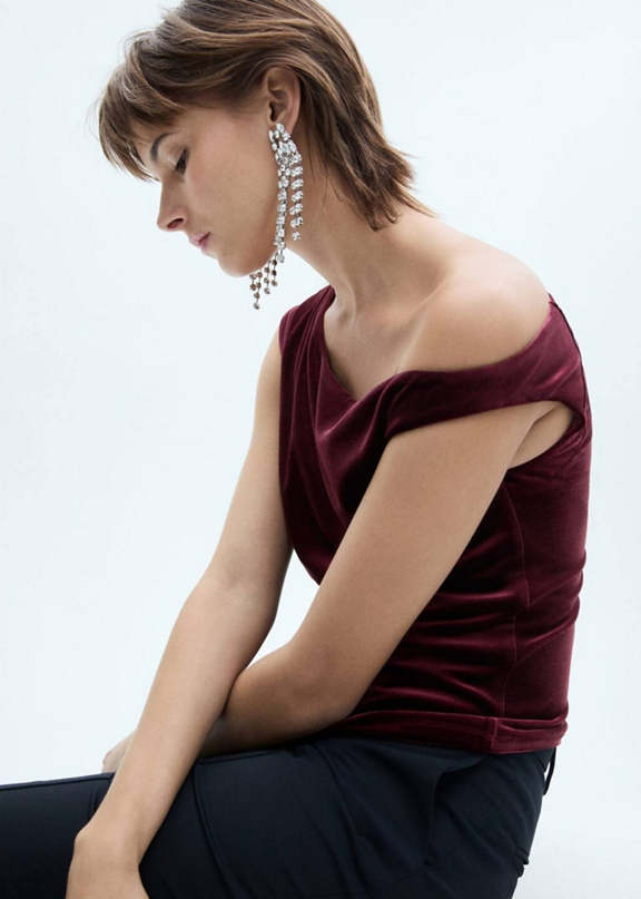Burgundy Crew-Neck Top Beneath a Long Grey Knit Cardigan Burgundy Crew-Neck Top Beneath a Long Grey Knit Cardigan β Burgundy Outfits