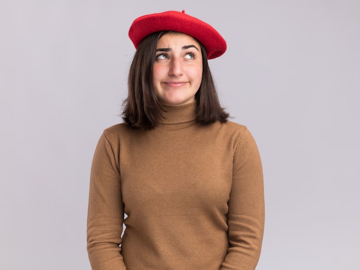 Red Wool Beret and Tan Turtleneck for a Simple Casual Look Red Wool Beret and Tan Turtleneck for a Simple Casual Look β Beret Outfits