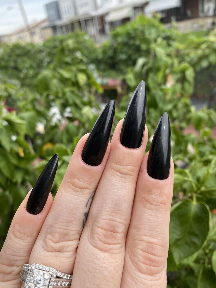 Glossy Solid Black Stilettos Glossy Solid Black Stilettos β New Years Stiletto Nails 2027