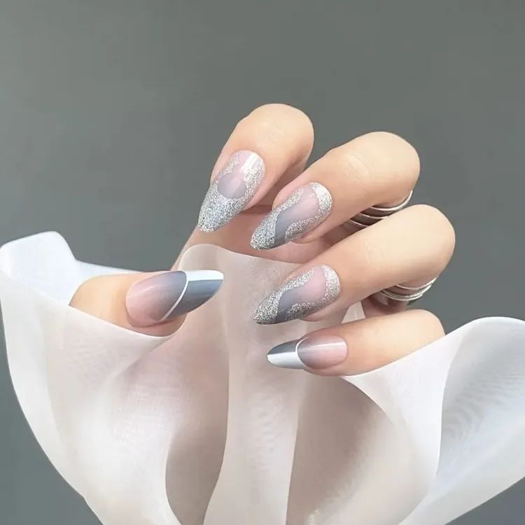 Visual Idea — Winter Gray Nails