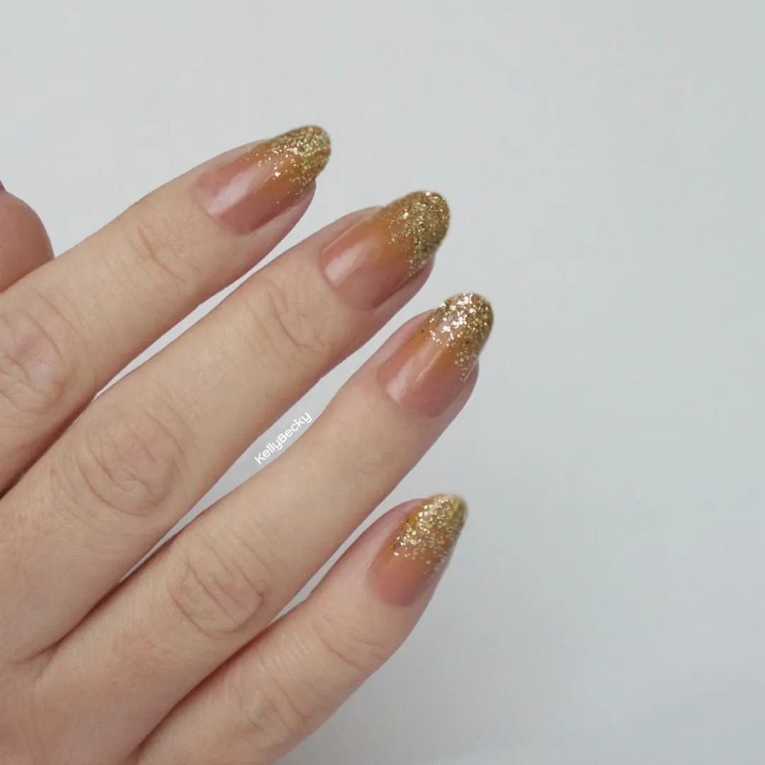 The Single Detail A Reader Notices First Visual Idea The Single Detail A Reader Notices First Visual Idea β Winter Glitter Nails