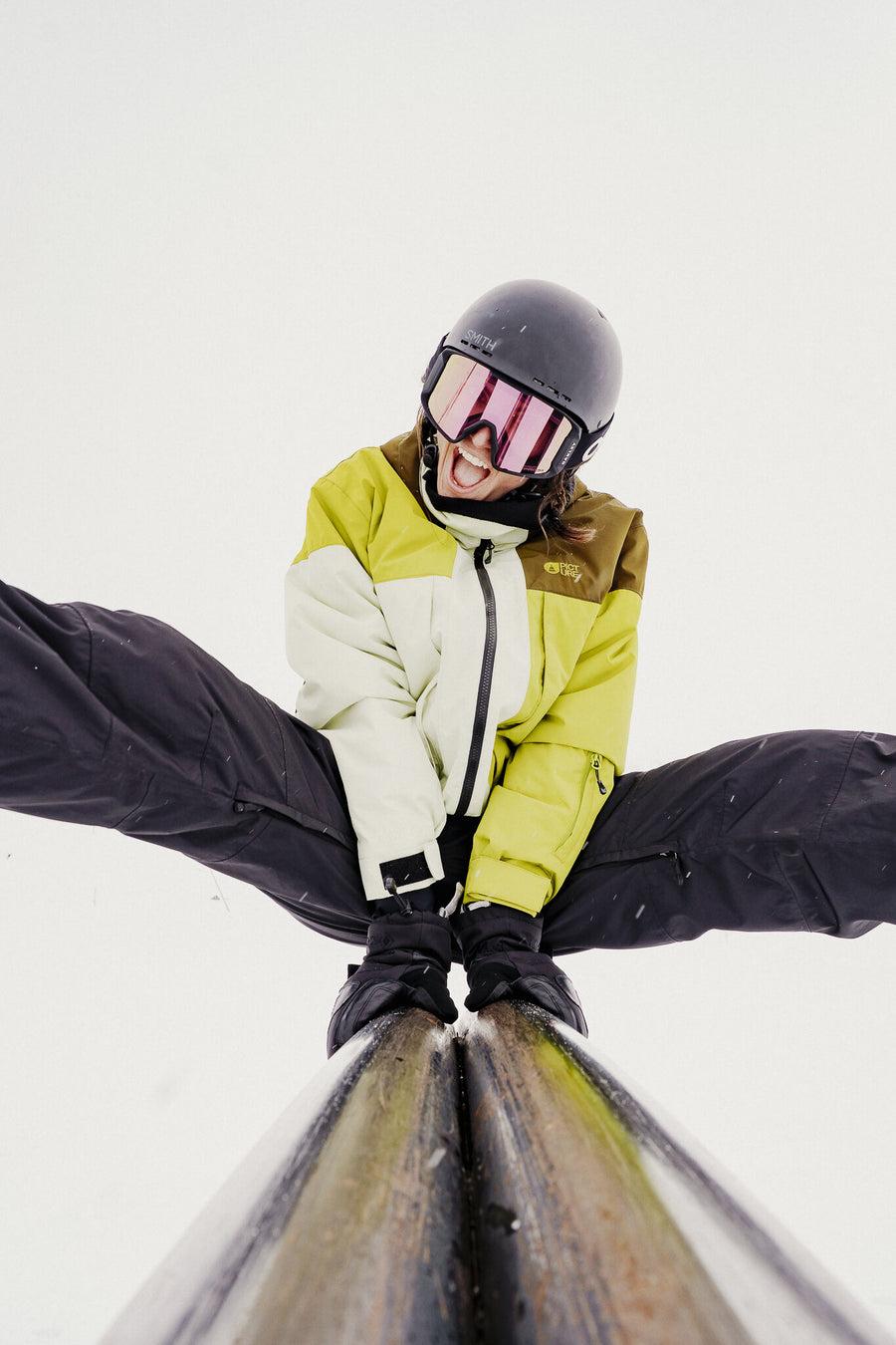 Two-Tone White and Lime Green Ski Jacket Paired with Black Pants Two-Tone White and Lime Green Ski Jacket Paired with Black Pants β Snowboarding Outfits