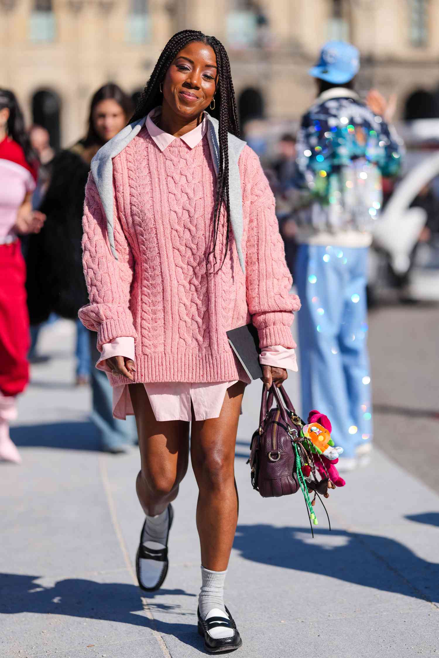 Casual Daytime Oversized Pink Sweater with Collared Shirt and Mini Skirt Casual Daytime Oversized Pink Sweater with Collared Shirt and Mini Skirt β Preppy Winter Outfits