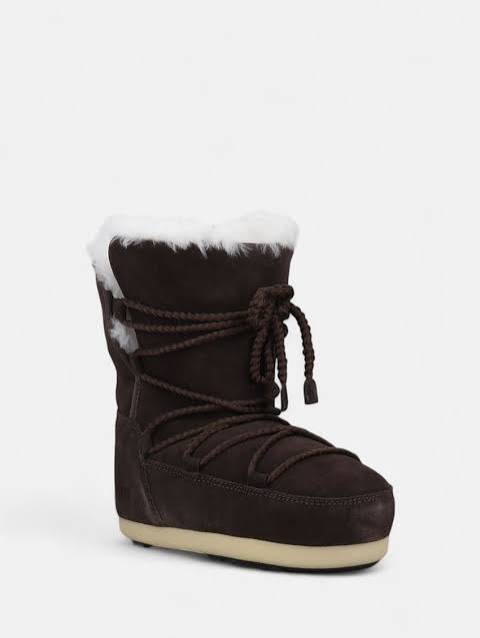 Elegant Trim: Dark Brown Suede Moon Boots with Faux Fur — Moon Boots Outfits