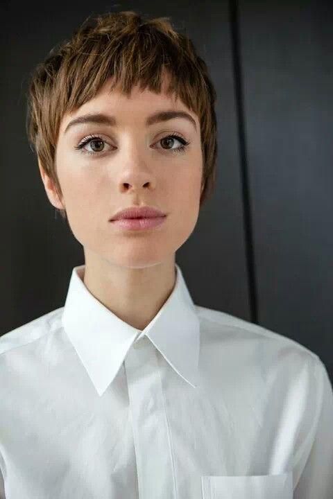 Light Brown Pixie With Textured Bangs — Short Winter Haircuts