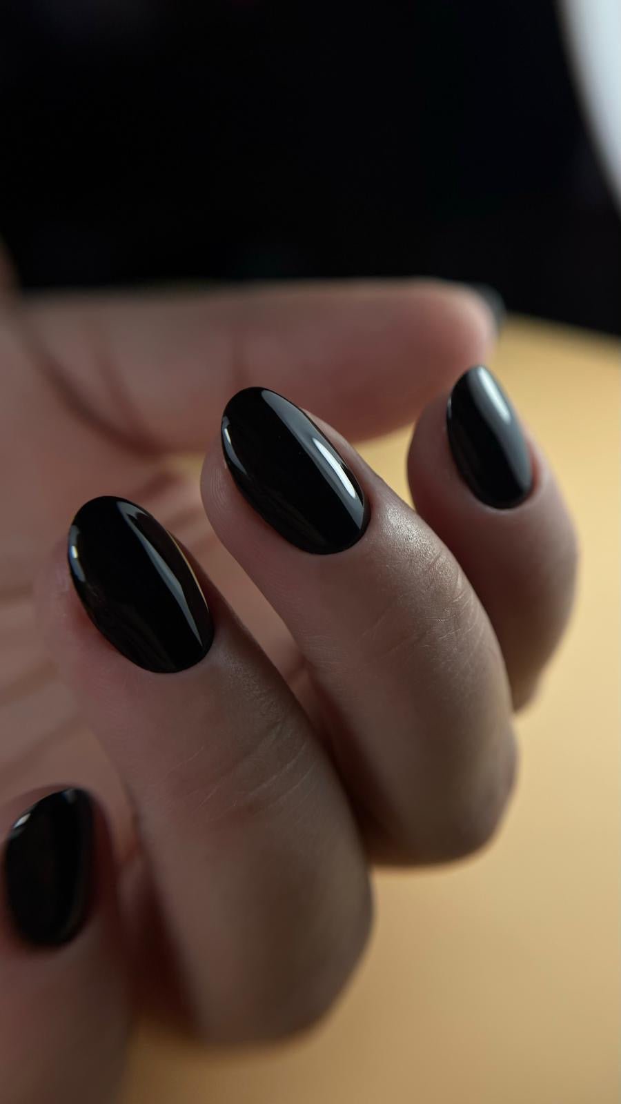 Flawless High-Gloss Black Medium Oval — Winter Black Nails
