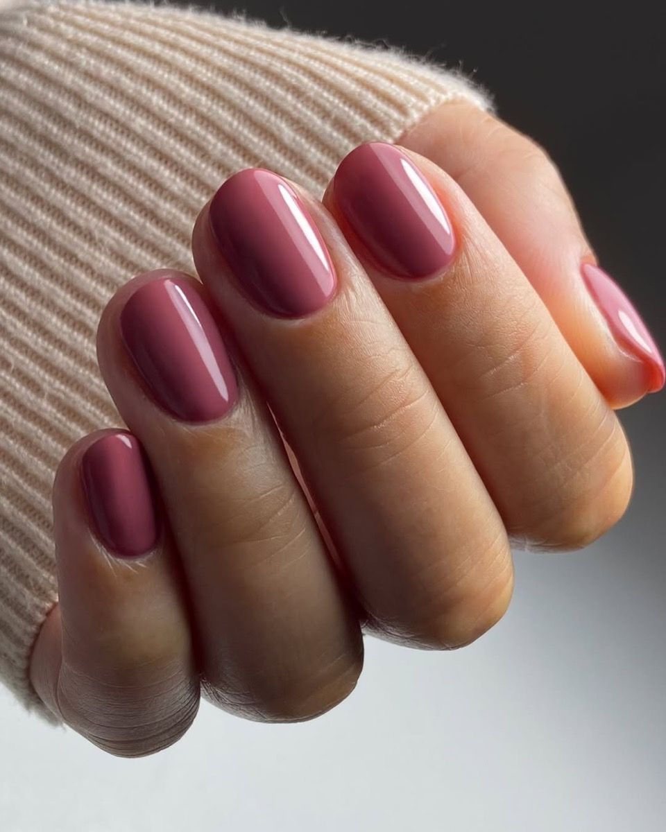 Sophisticated Mauve Pink Glossy Sophisticated Mauve Pink Glossy β Short Winter Round Nails