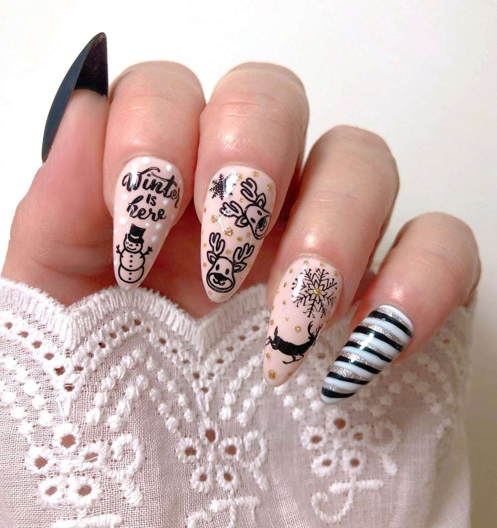 One Hand Close-Up Visual Idea — Winter Gray Nails