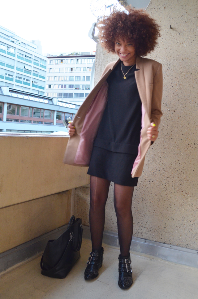 Thick Black Opaque Tights with Oversized Sweater and UGG-style Boots Thick Black Opaque Tights with Oversized Sweater and UGG-style Boots β Tights Outfits