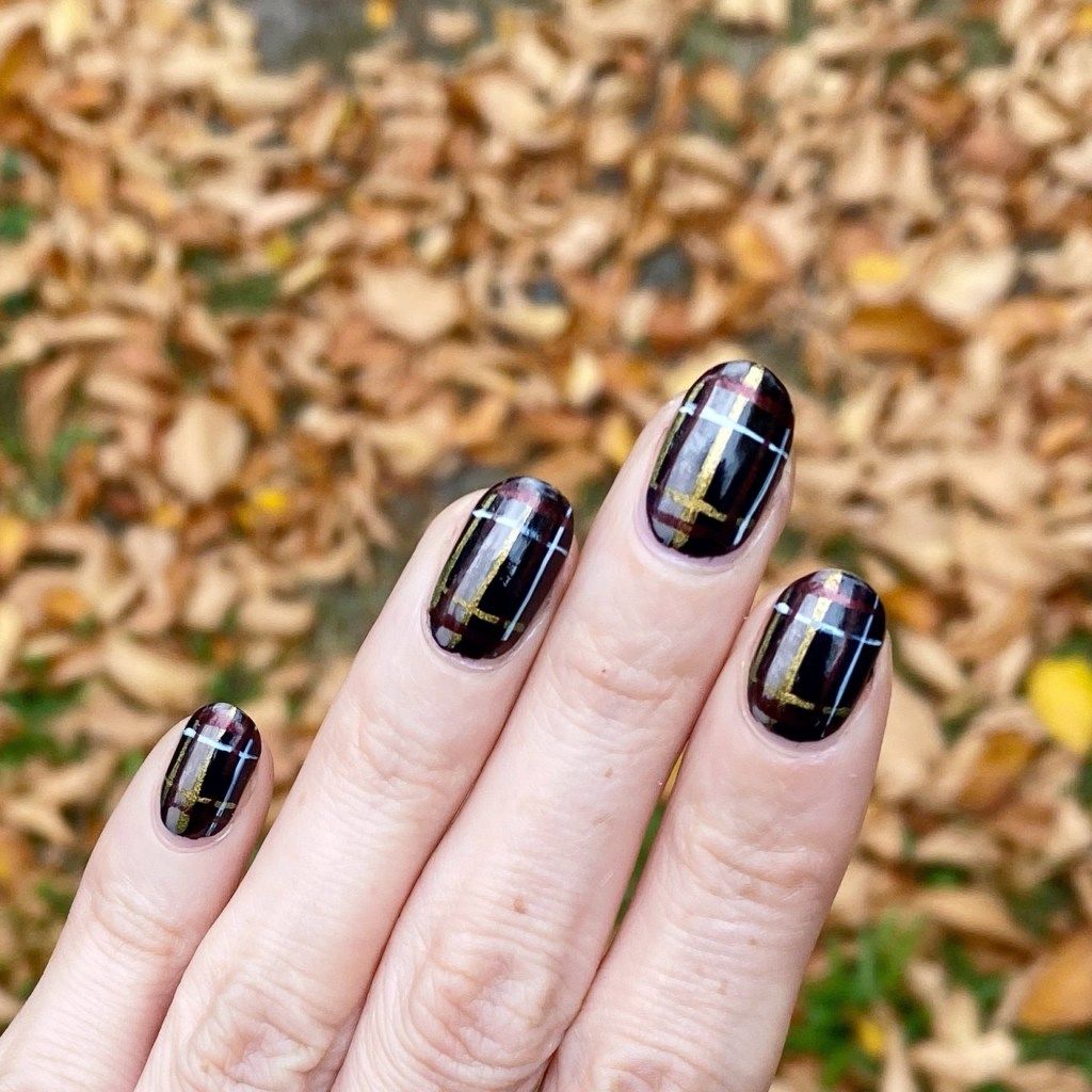 Visible Visual Idea Visible Visual Idea β Winter Plaid Nails