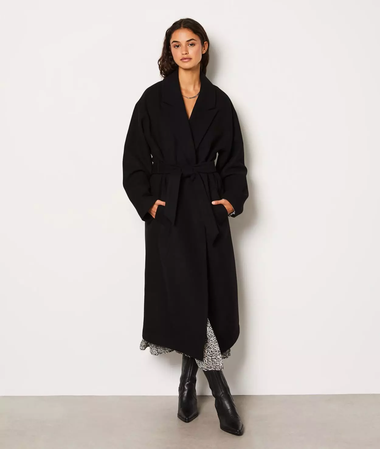Oversized Black Belted Coat with Patterned Dress Oversized Black Belted Coat with Patterned Dress β Long Coat Outfits