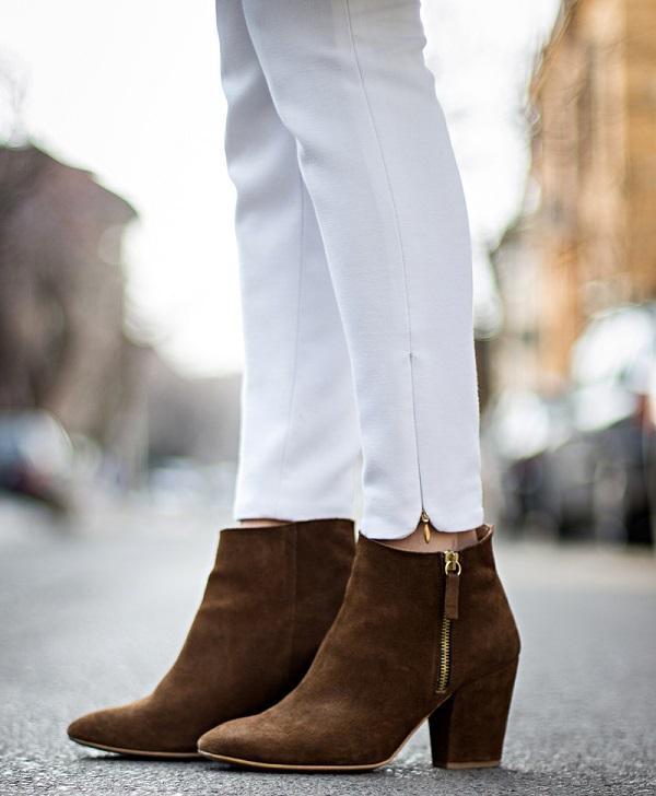 Suede Heeled Boots with Trousers Featuring Slits Suede Heeled Boots with Trousers Featuring Slits β Ankle Boots Outfits