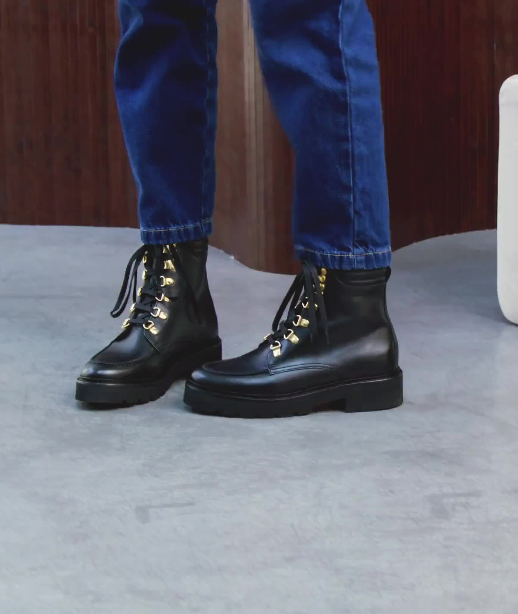 Streetwear Luxe: Faux Fur Coat, Patterned Trousers, and Combat Boots Streetwear Luxe: Faux Fur Coat, Patterned Trousers, and Combat Boots β Combat Boots Outfits