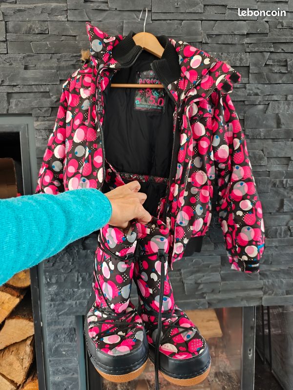 Black Apres Ski Boots Matching Patterned Ski Jacket and Boots for a Playful Apres Ski Set — Apres Ski Outfits