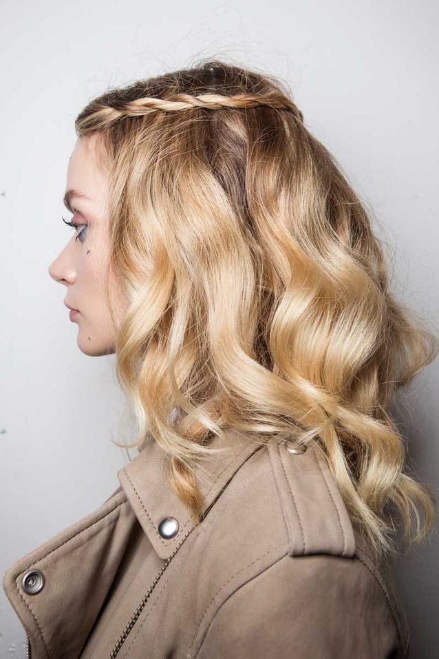 Honey Blonde With Darker Roots Visual Idea Honey Blonde With Darker Roots Visual Idea β Medium Length Winter Haircuts