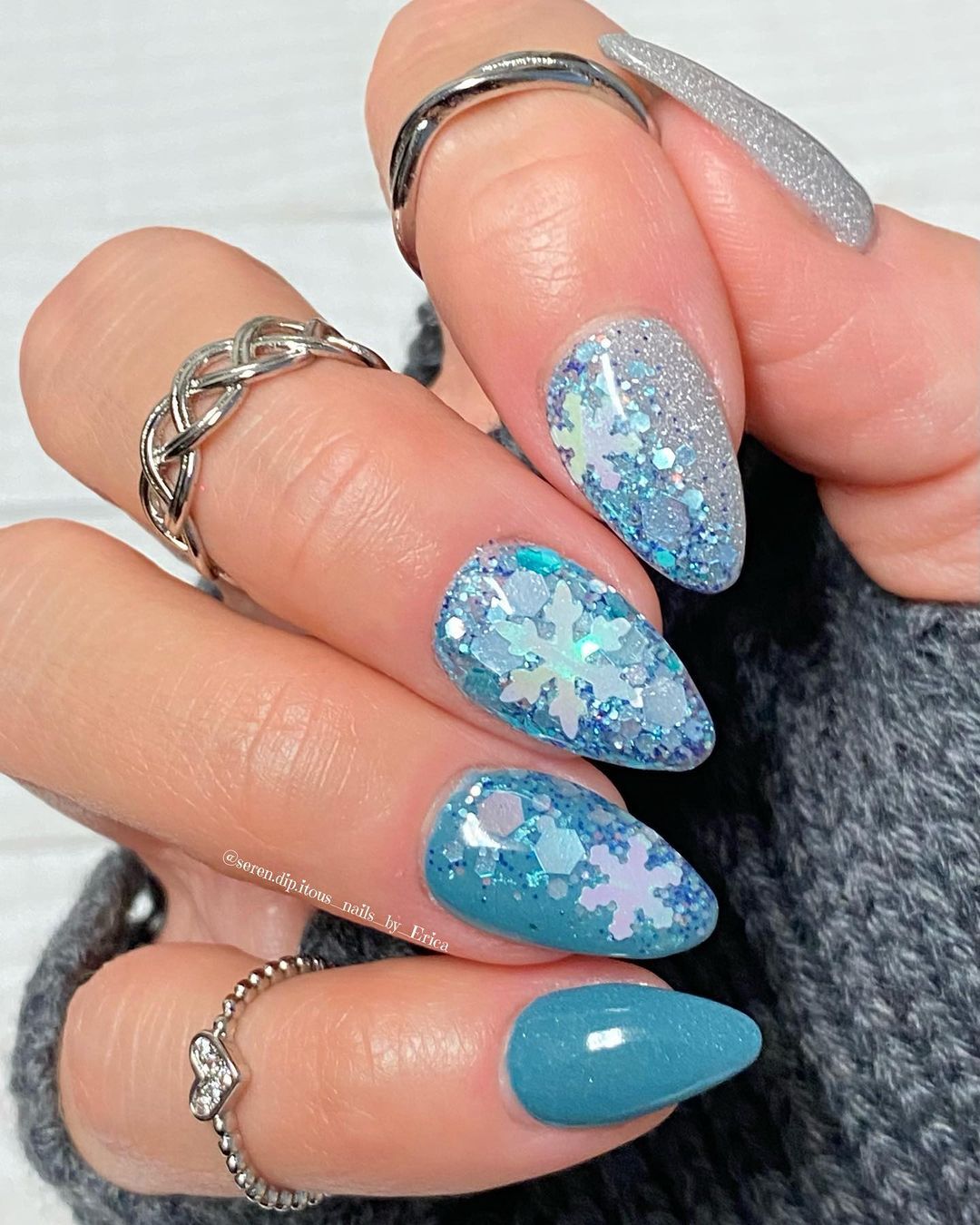 Snowflakes Glitter Chunky Glitter Visual Idea Snowflakes Glitter Chunky Glitter Visual Idea โ Winter Wonderland Nails