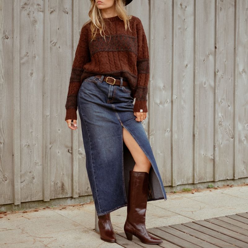 Brown Boots with Patterned Sweater and Denim Maxi Skirt Brown Boots with Patterned Sweater and Denim Maxi Skirt β Knee High Boots Outfits