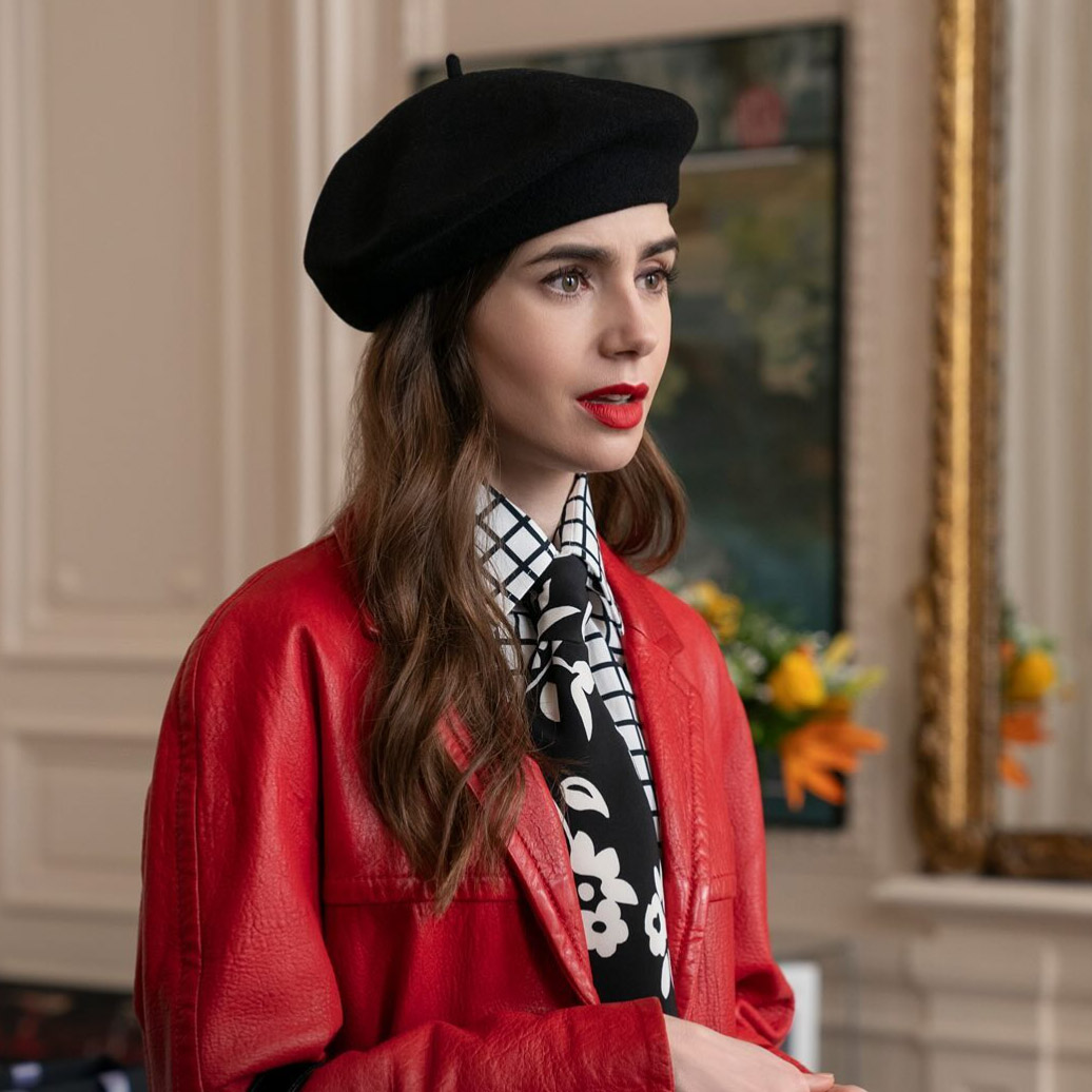 Bold Black Beret with Red Leather Jacket and Monochrome Scarf Bold Black Beret with Red Leather Jacket and Monochrome Scarf β Beret Outfits