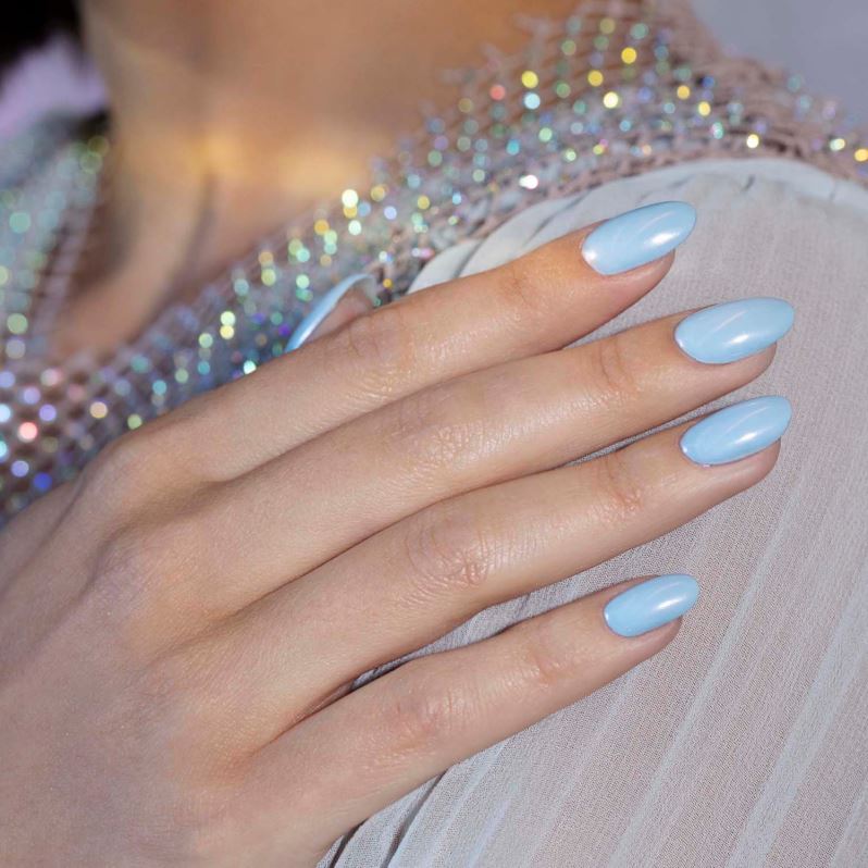 Solid Light Blue Glossy Oval Nails Solid Light Blue Glossy Oval Nails β Medium Length Winter Nails