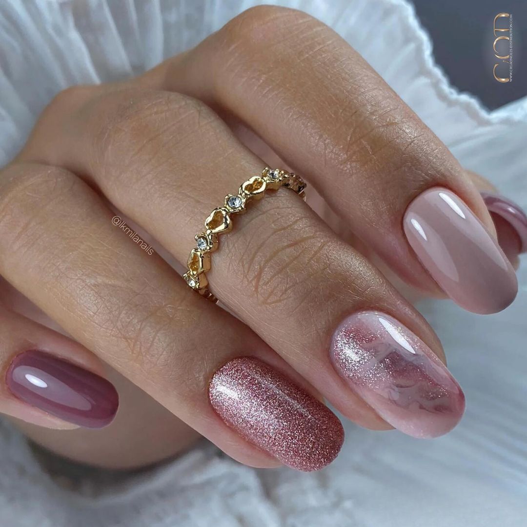 One Hand Close-Up Visual Idea One Hand Close-Up Visual Idea โ Fall to Winter Nails