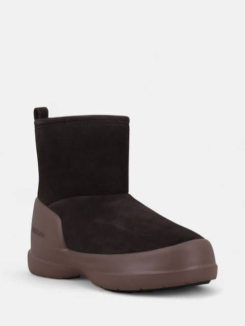 Versatile Neutral: Brown and Tan Moon Boots — Moon Boots Outfits