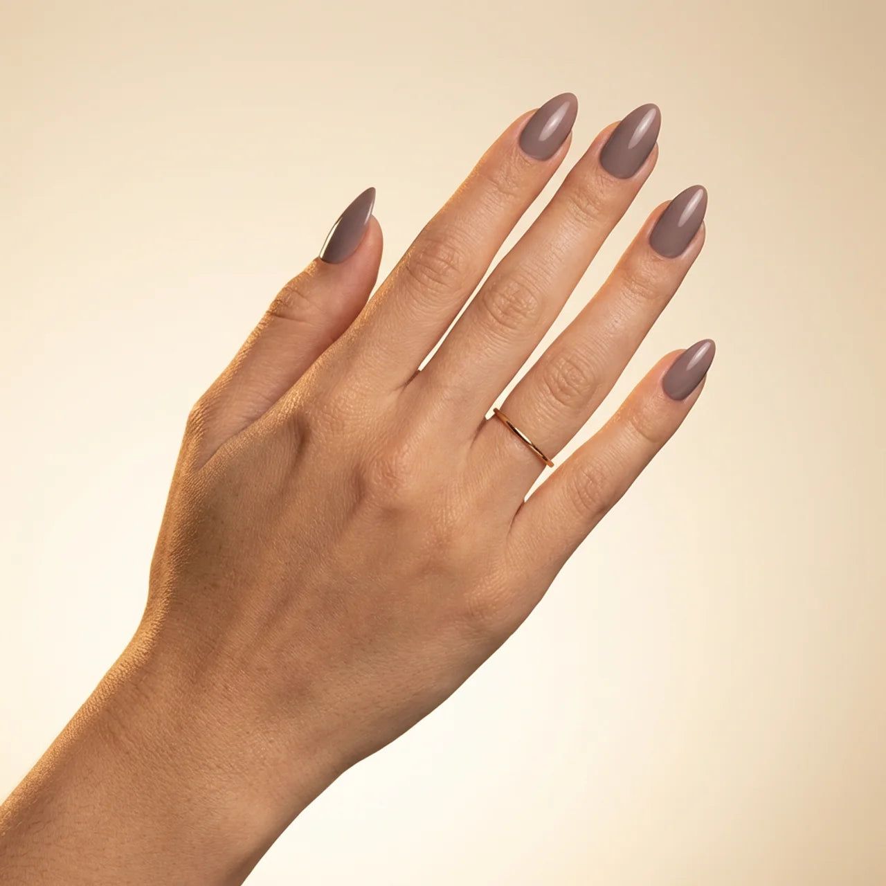 Neutral Visual Idea Neutral Visual Idea โ Short Winter Almond Nails