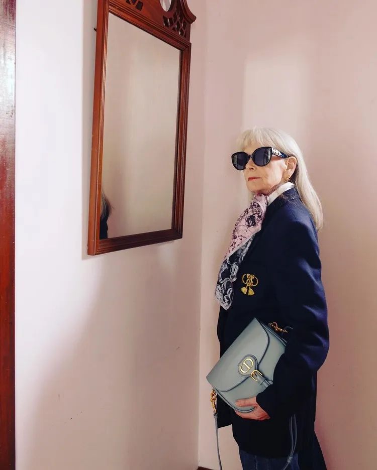 Patterned Scarf Peeking from Under a Navy Blazer Patterned Scarf Peeking from Under a Navy Blazer β Scarf Outfits