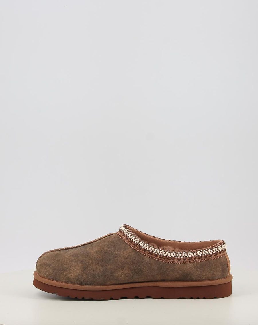 Detail Crop Brown Suede Ugg Slippers with Decorative Trim Detail Crop Brown Suede Ugg Slippers with Decorative Trim β Ugg Slippers Outfits