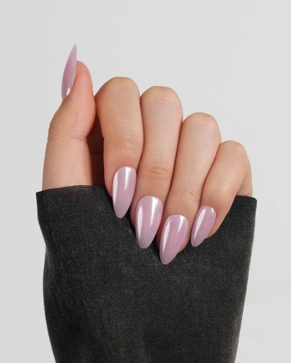 French Tip Accent Visual Idea French Tip Accent Visual Idea โ Winter Chrome Nails