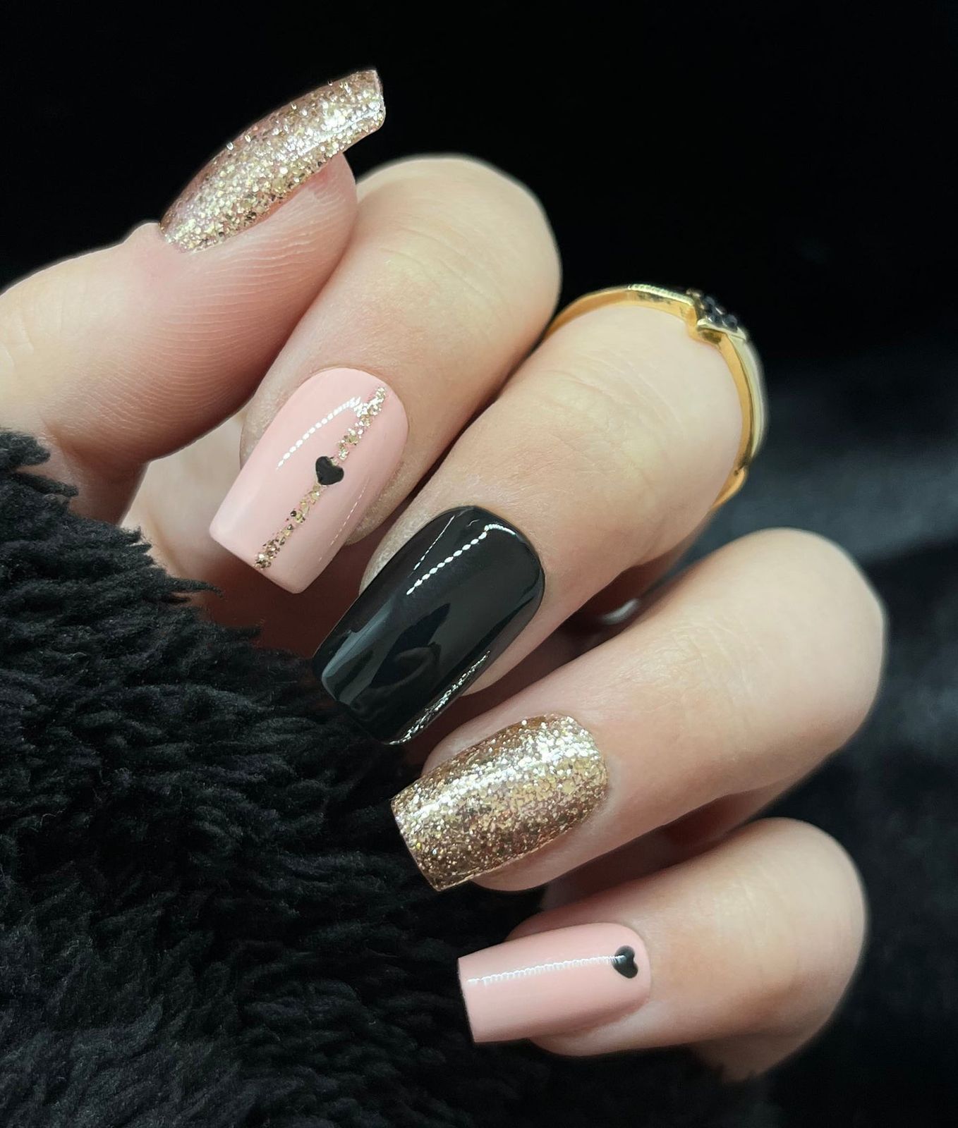 Black Heart And Glitter Mix Black Heart And Glitter Mix β Winter Champagne Nails