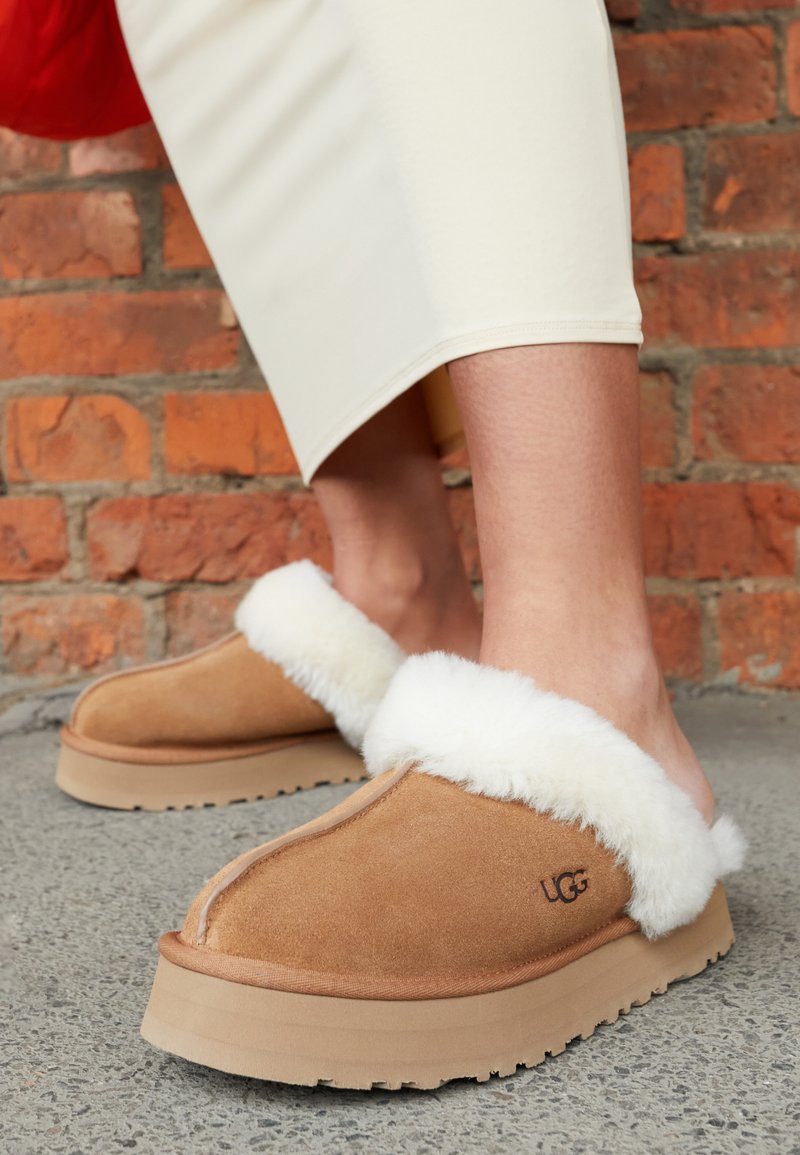 Cream Knit Midi Dress with Tan UGG Disquette Slippers Cream Knit Midi Dress with Tan UGG Disquette Slippers β Ugg Slippers Outfits