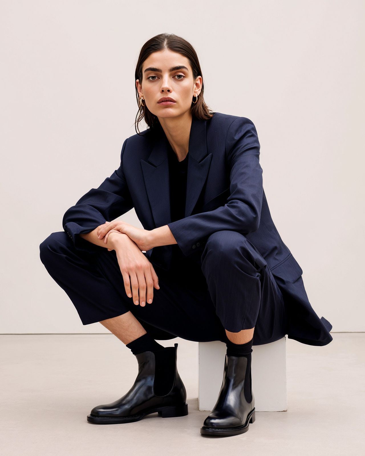 Sharp Tailoring: Chelsea Boots with Navy Suit Sharp Tailoring: Chelsea Boots with Navy Suit β Chelsea Boots Outfits