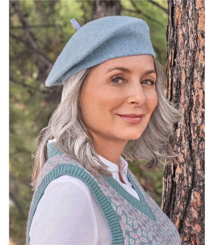 Light Blue Beret Accents an Argyle Vest and White Shirt Light Blue Beret Accents an Argyle Vest and White Shirt β Beret Outfits