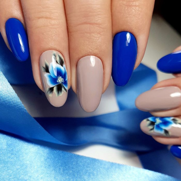 Blue Floral Art On Accent Nails Visual Idea Blue Floral Art On Accent Nails Visual Idea β Navy Blue Nails