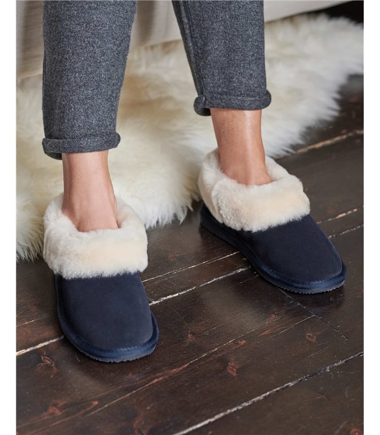 Grey Lounge Set with Navy Blue Ugg Slippers Grey Lounge Set with Navy Blue Ugg Slippers β Ugg Slippers Outfits