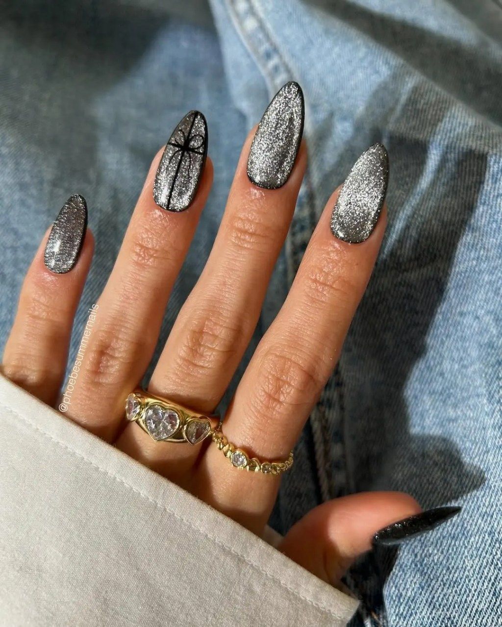 Silver Cat-Eye with Black Line Accent Silver Cat-Eye with Black Line Accent β Winter Nail Trends