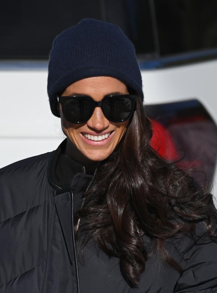Side Part Waves Under a Beanie Side Part Waves Under a Beanie β Winter Hat Hairstyles