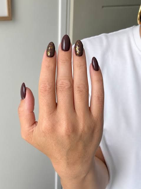 Gold Flakes On Accent Nails Visual Idea Gold Flakes On Accent Nails Visual Idea โ Fall to Winter Nails