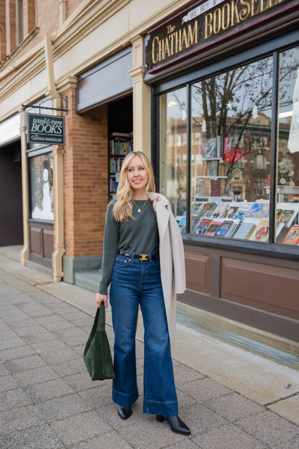 Elegant Draped Coat Over Wide-Leg Jeans Elegant Draped Coat Over Wide-Leg Jeans β Winter Outfits for Petite Women